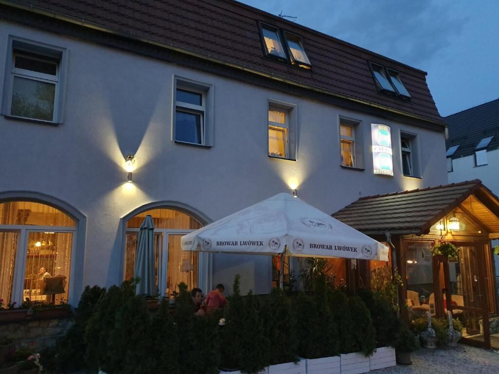 HOTEL "ZAUŁEK", Dworcowa 4, Lubań